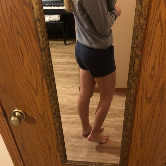 Old navy light crew neck sweatshirt - Picture 2 of 4